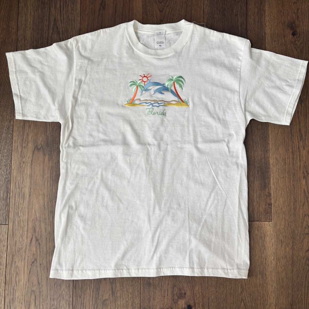 Vintage embroidered t-shirt, XL Adult White Florida Sunset Dolphins, coastal